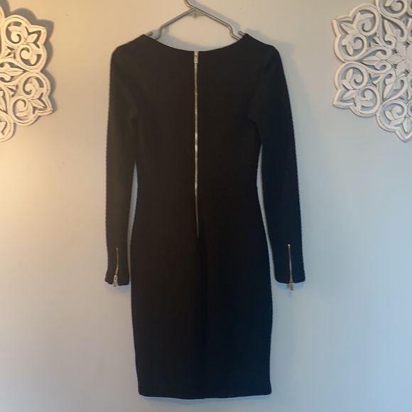 Fitted long sleeve black dress - Picture 2 of 3